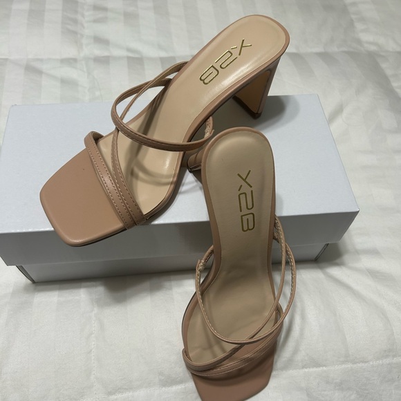 Nude strapy sandals never worn size 10 - Picture 4 of 4
